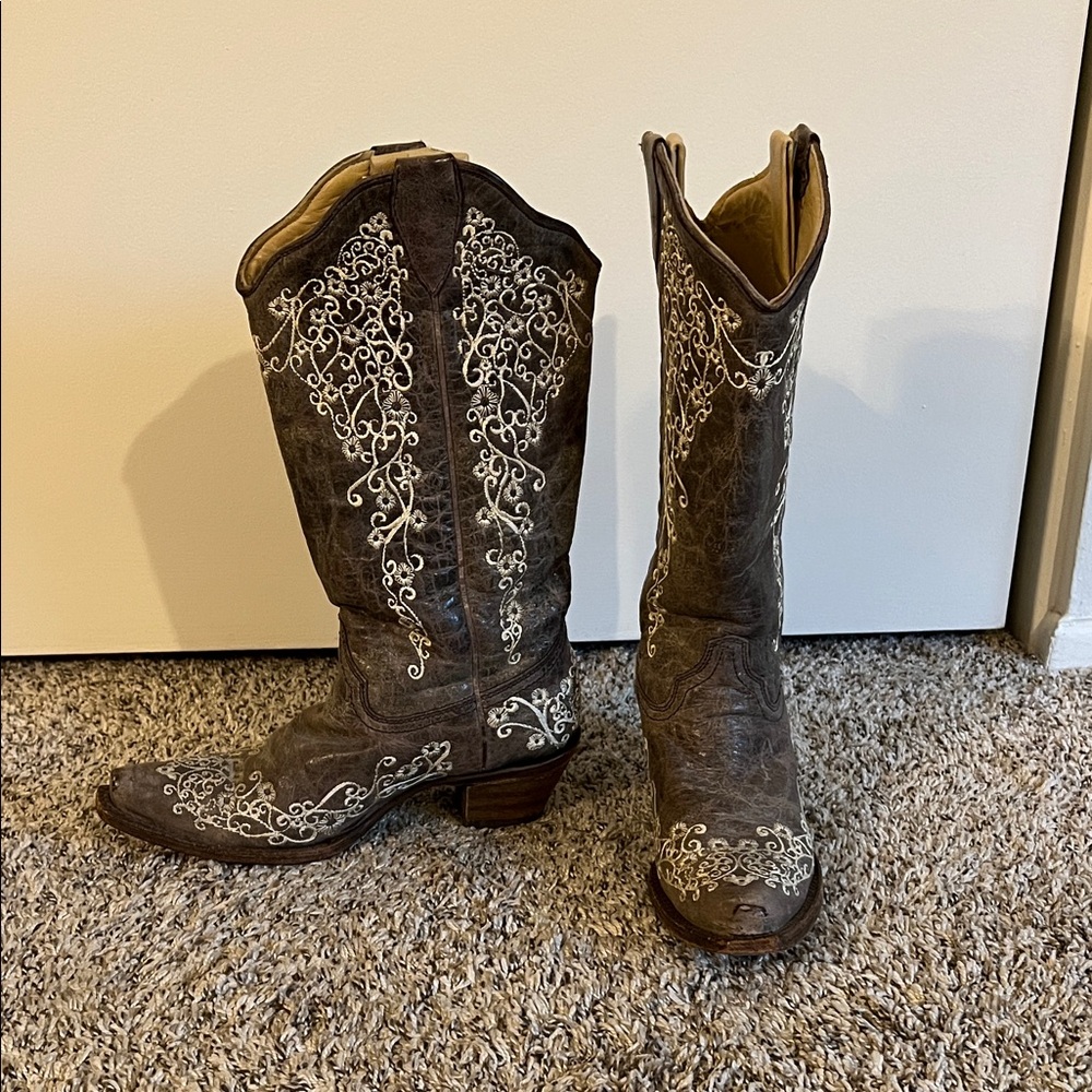 Corral Brown Embroidered Heeled Boots